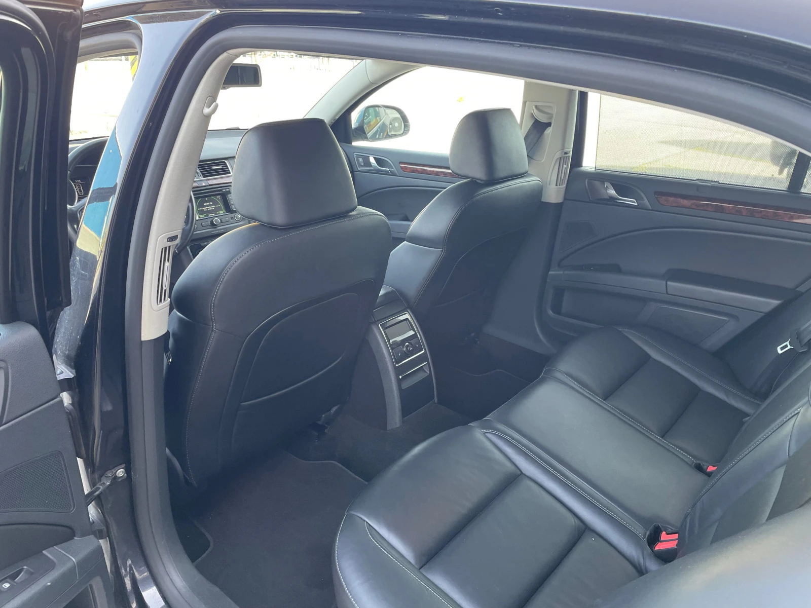Skoda Superb 1.6TDI-EURO5+ NAVI | Mobile.bg — изображение 16