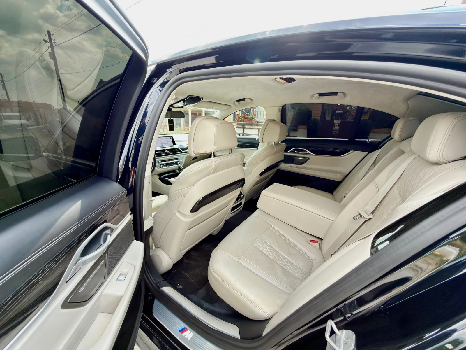 BMW 730 M-sport xDrive - 131.000km - БАРТЕР/ ЛИЗИНГ, снимка 13 - Автомобили и джипове - 55063114