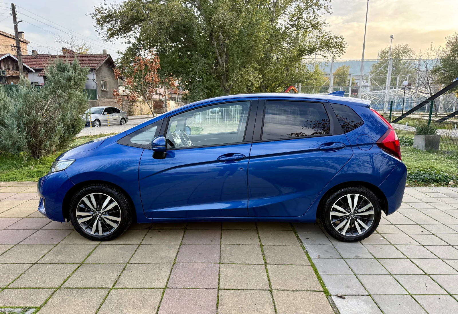 Honda Jazz i-VTRC* Elegance* LED* Евро 6В* KeyLess* Lane Assi - изображение 10