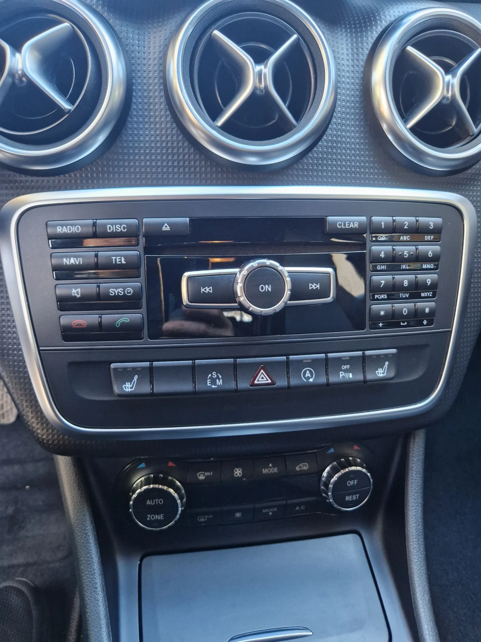 Mercedes-Benz A 200 7G tronic , LED, снимка 6 - Автомобили и джипове - 54327952