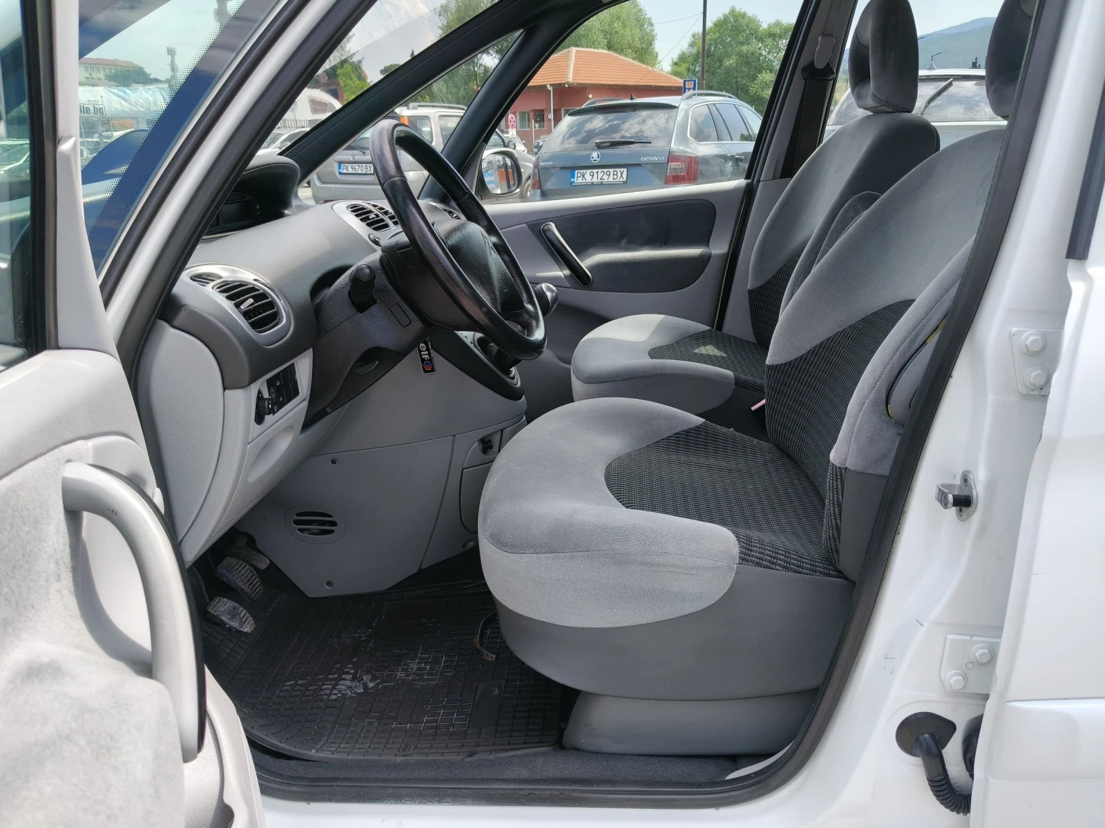Citroen Xsara picasso 1.6i, снимка 9 - Автомобили и джипове - 55124861