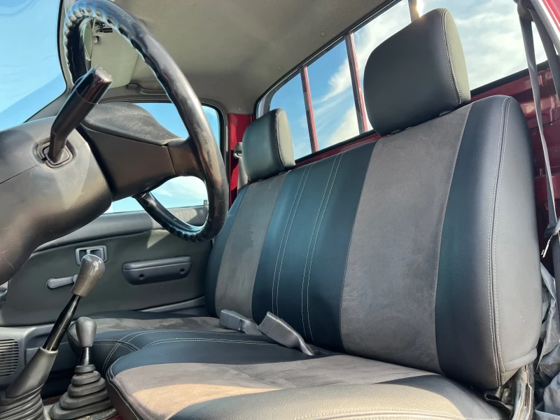 Toyota Hilux 2.5 D4D, снимка 8 - Автомобили и джипове - 49143760