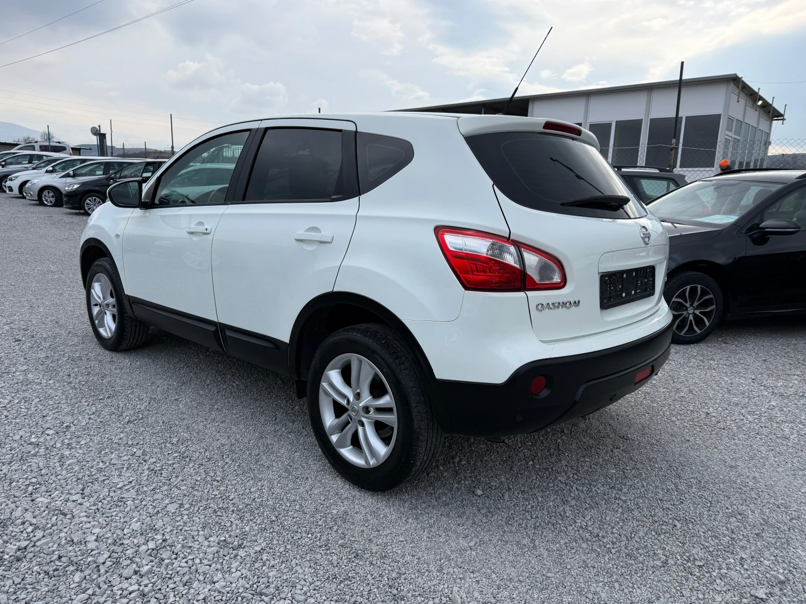 Nissan Qashqai 1.5d, снимка 3 - Автомобили и джипове - 53964932