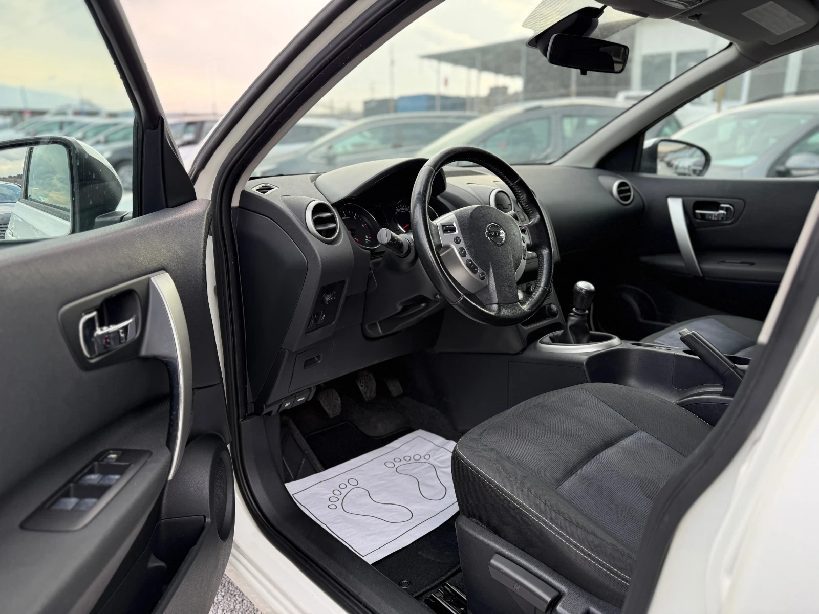 Nissan Qashqai 1.5d, снимка 10 - Автомобили и джипове - 53964932