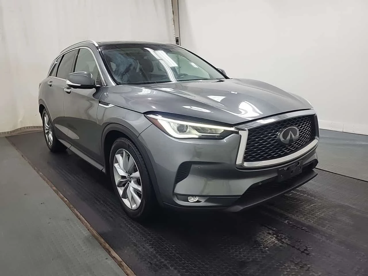 Infiniti QX50 ESSENTIAL | CARFAX | БЕЗ ПЪРВОНАЧАЛНА ВНОСКА, снимка 3 - Автомобили и джипове - 54887836
