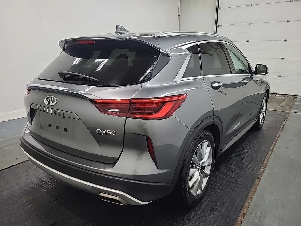 Infiniti QX50 ESSENTIAL | CARFAX | БЕЗ ПЪРВОНАЧАЛНА ВНОСКА, снимка 4 - Автомобили и джипове - 54887836