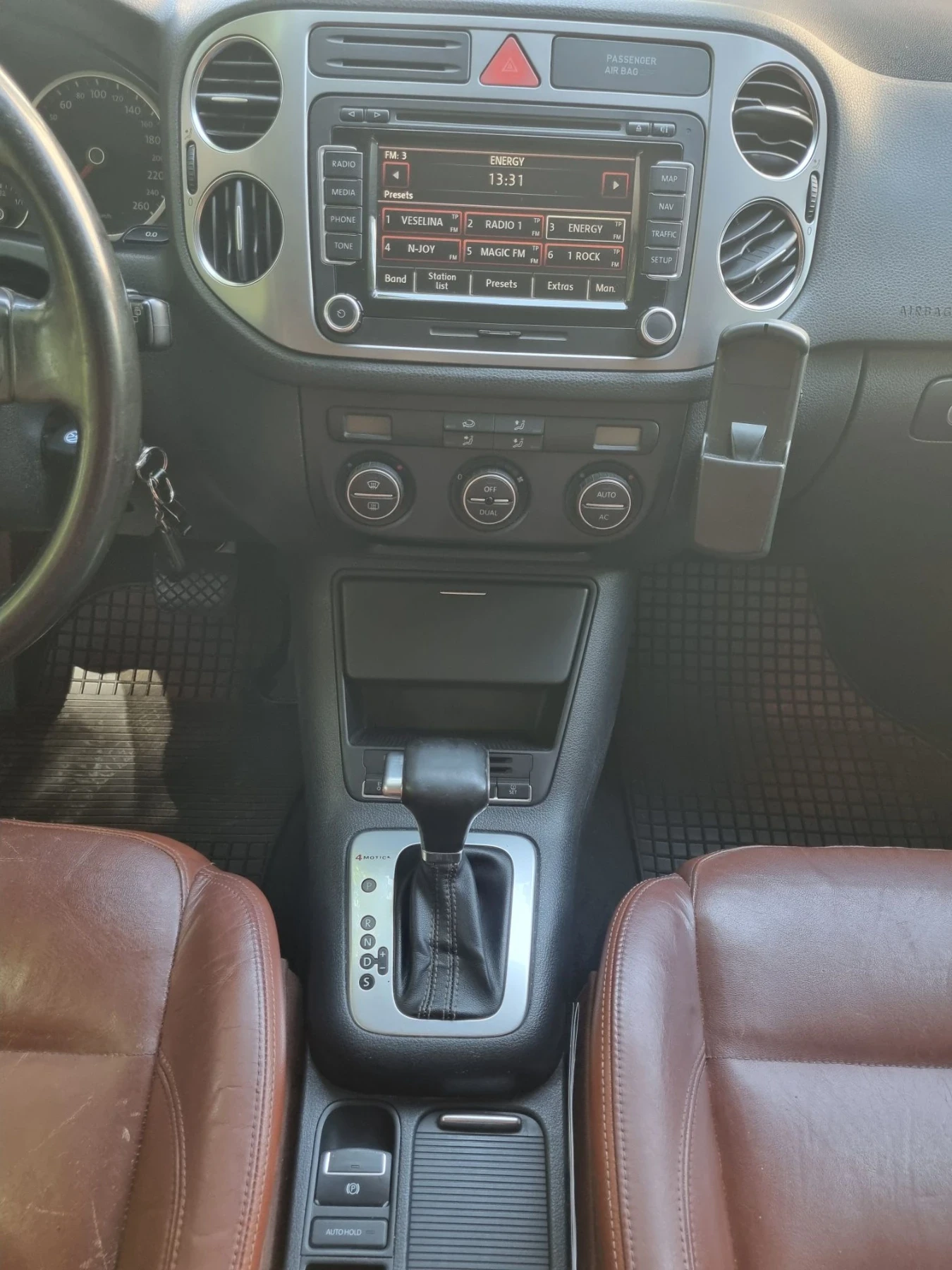 VW Tiguan 2.0/DSG/4x4/ Поръчков , снимка 12 - Автомобили и джипове - 55750887