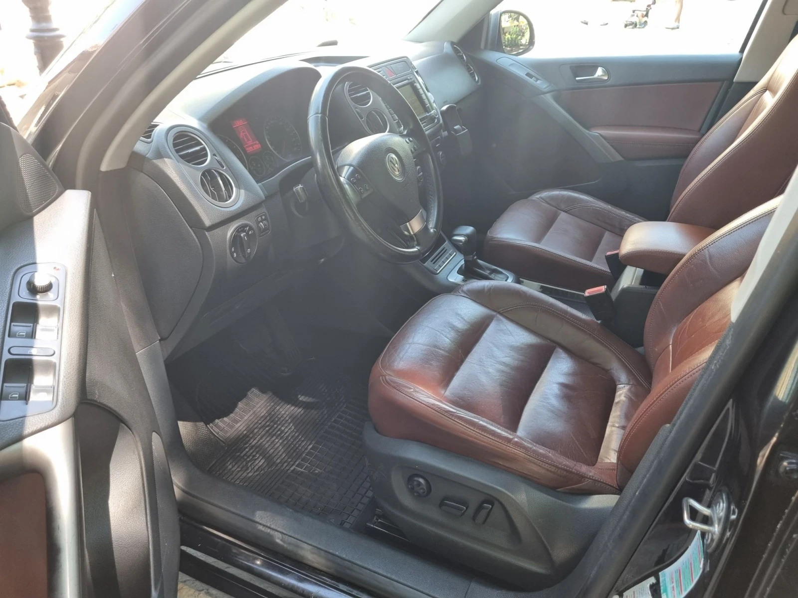 VW Tiguan 2.0/DSG/4x4/ Поръчков , снимка 9 - Автомобили и джипове - 55750887