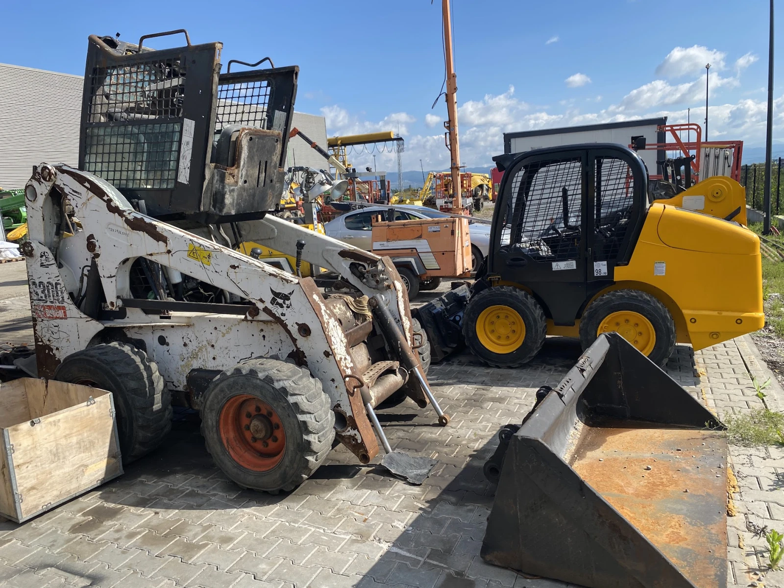 Мини челни товарачи Bobcat S300 - изображение 4
