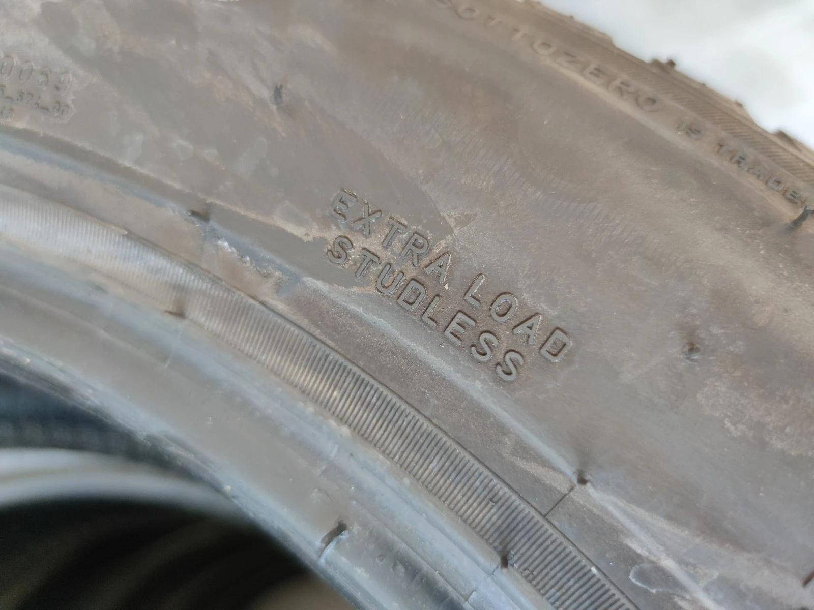 Гуми Зимни 225/60R18, снимка 8 - Гуми и джанти - 56664369