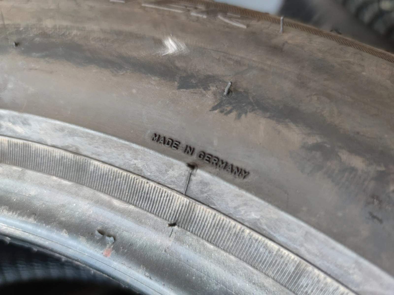 Гуми Зимни 225/60R18, снимка 9 - Гуми и джанти - 56664369