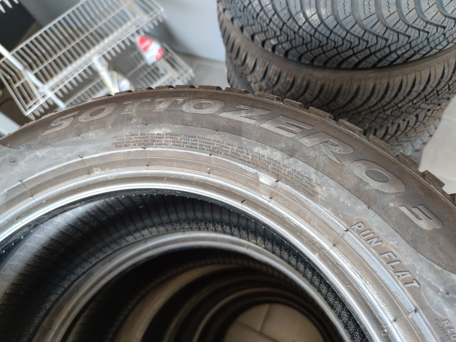 Гуми Зимни 225/60R18, снимка 4 - Гуми и джанти - 56664369