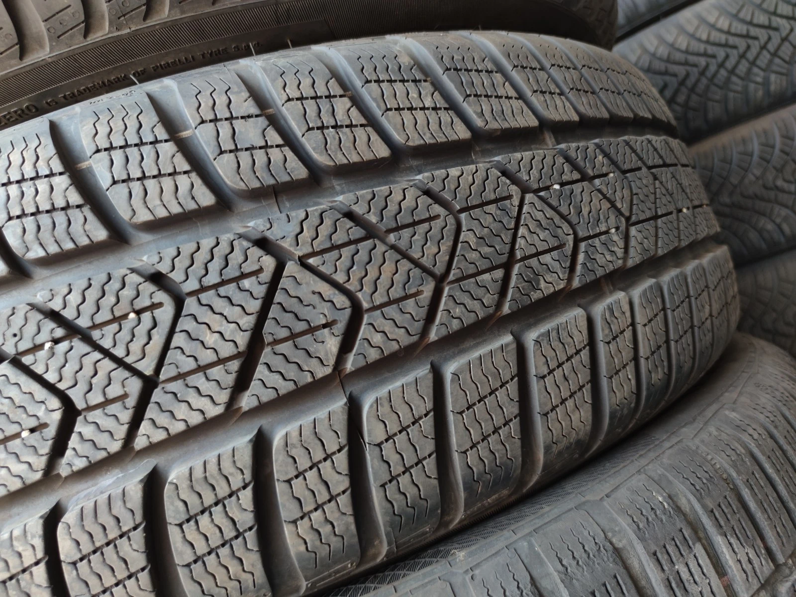 Гуми Зимни 225/60R18