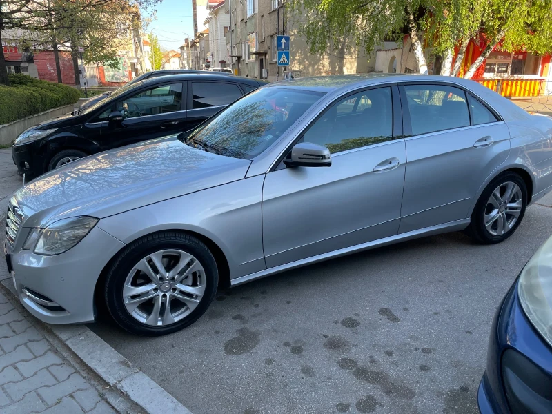 Mercedes-Benz E 220, снимка 2 - Автомобили и джипове - 49330148