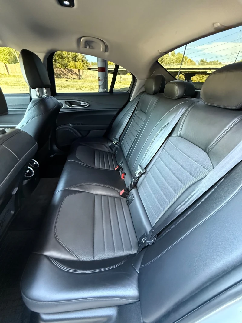 Alfa Romeo Giulia 2.2 JTD, снимка 12 - Автомобили и джипове - 52081771