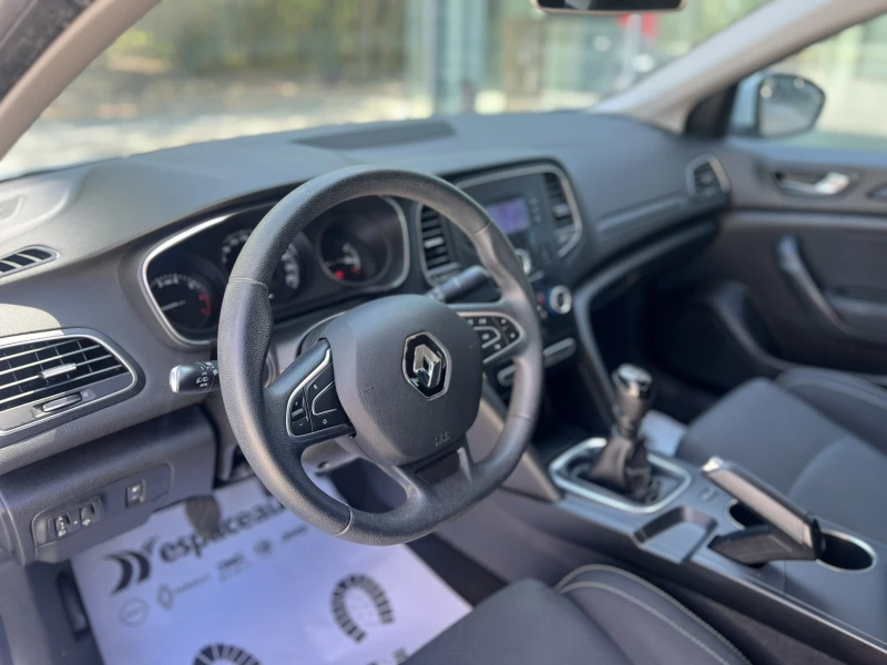Renault Megane Sedan 1.3 TCe / 140 к.с., снимка 8 - Автомобили и джипове - 52040267