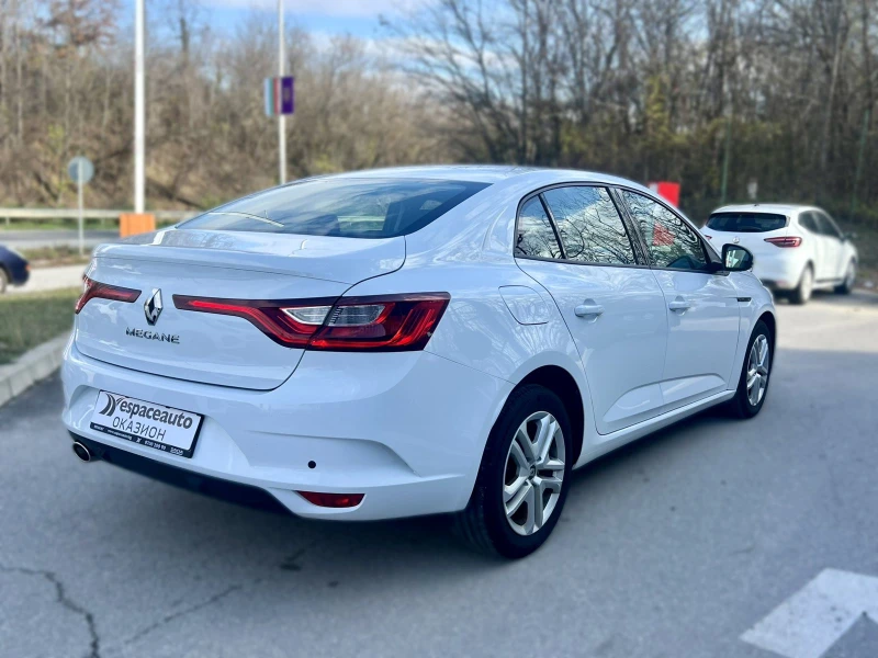 Renault Megane Sedan 1.3 TCe / 140 к.с., снимка 4 - Автомобили и джипове - 52040267