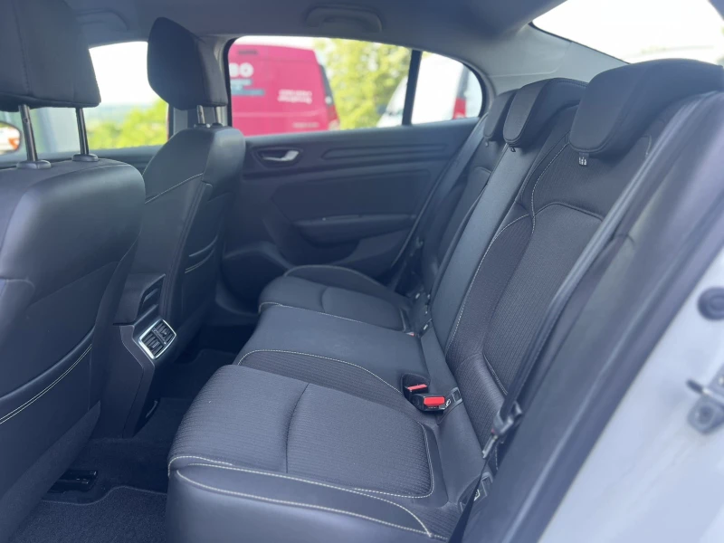 Renault Megane Sedan 1.3 TCe / 140 к.с., снимка 11 - Автомобили и джипове - 52040267