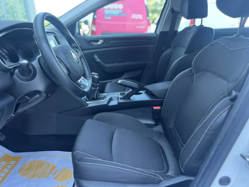 Renault Megane Sedan 1.3 TCe / 140 к.с., снимка 7 - Автомобили и джипове - 52040267