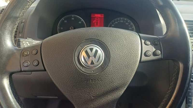 VW Touran, снимка 5 - Автомобили и джипове - 52415685