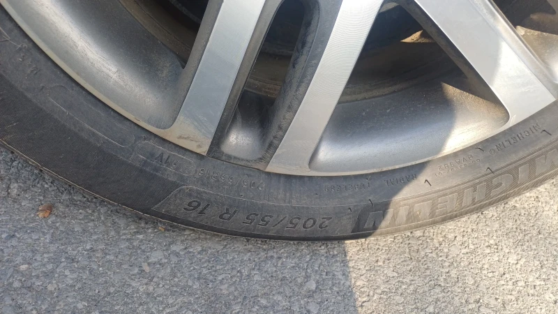 VW Touran, снимка 7 - Автомобили и джипове - 52415685