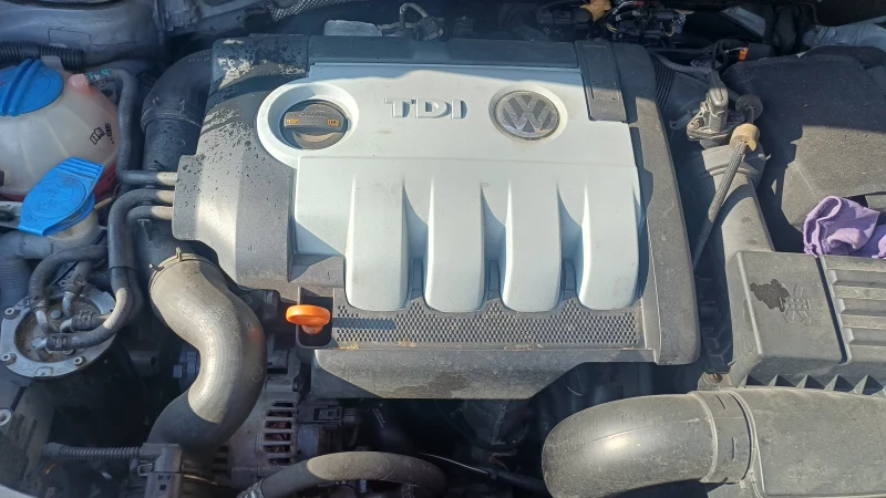 VW Touran, снимка 4 - Автомобили и джипове - 52415685
