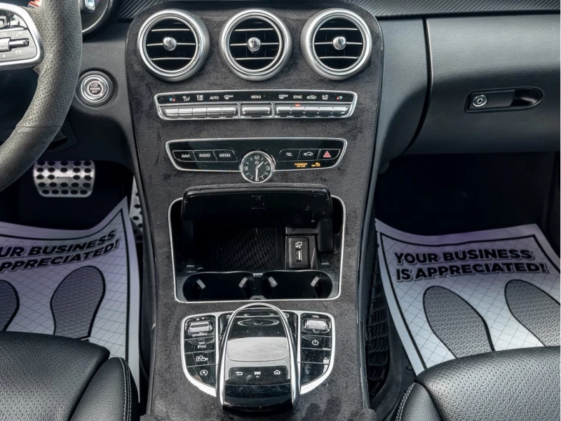 Mercedes-Benz C 300 * АВТО КРЕДИТ* ЦЕНА ДО БГ * СЕРВИЗНА ИСТОРИЯ * , снимка 15 - Автомобили и джипове - 52892366