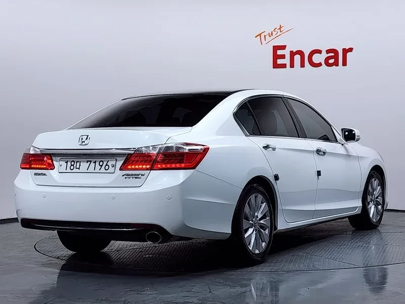 Honda Accord 2.4, снимка 2 - Автомобили и джипове - 54253330