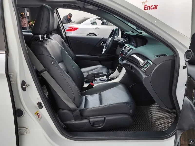 Honda Accord 2.4, снимка 11 - Автомобили и джипове - 54253330