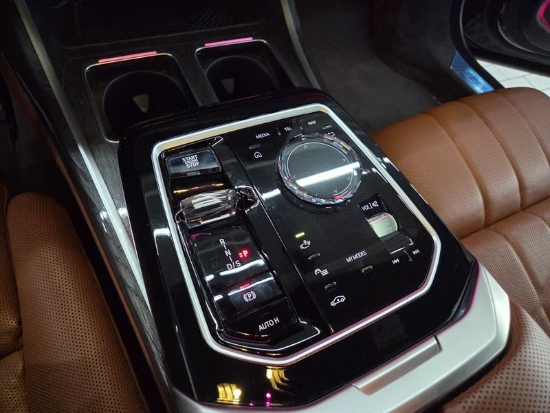 BMW 740 740d xDrive M Sport| 320к.с.| ВКЛ.ТЕХНОТЕСТ, снимка 13 - Автомобили и джипове - 55691808