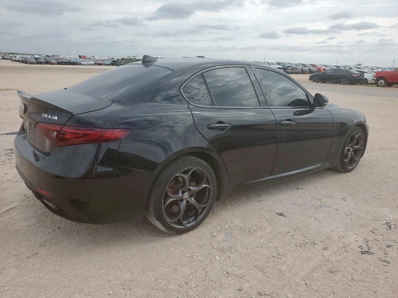 Alfa Romeo Giulia Ti Q4 280кс * Възможност за Лизинг*  - изображение 3