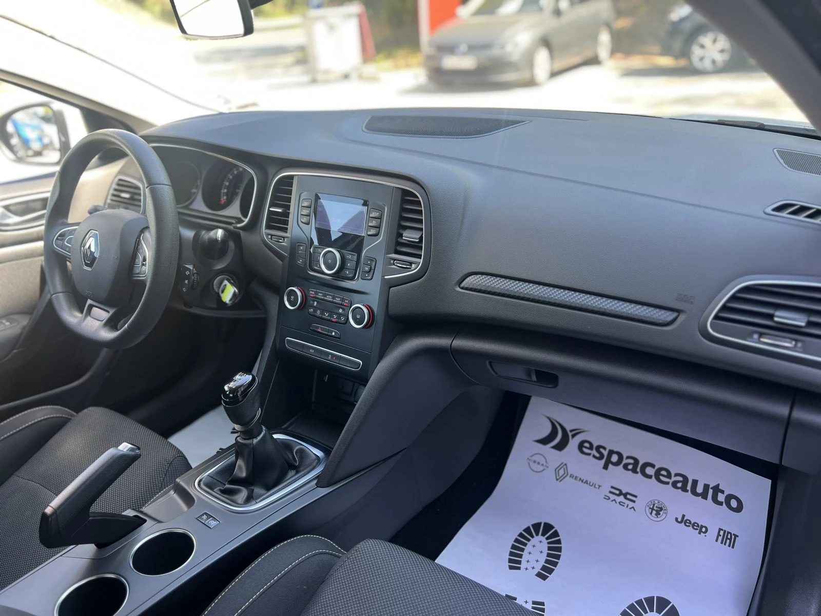 Renault Megane Sedan 1.3 TCe / 140 к.с. - изображение 9