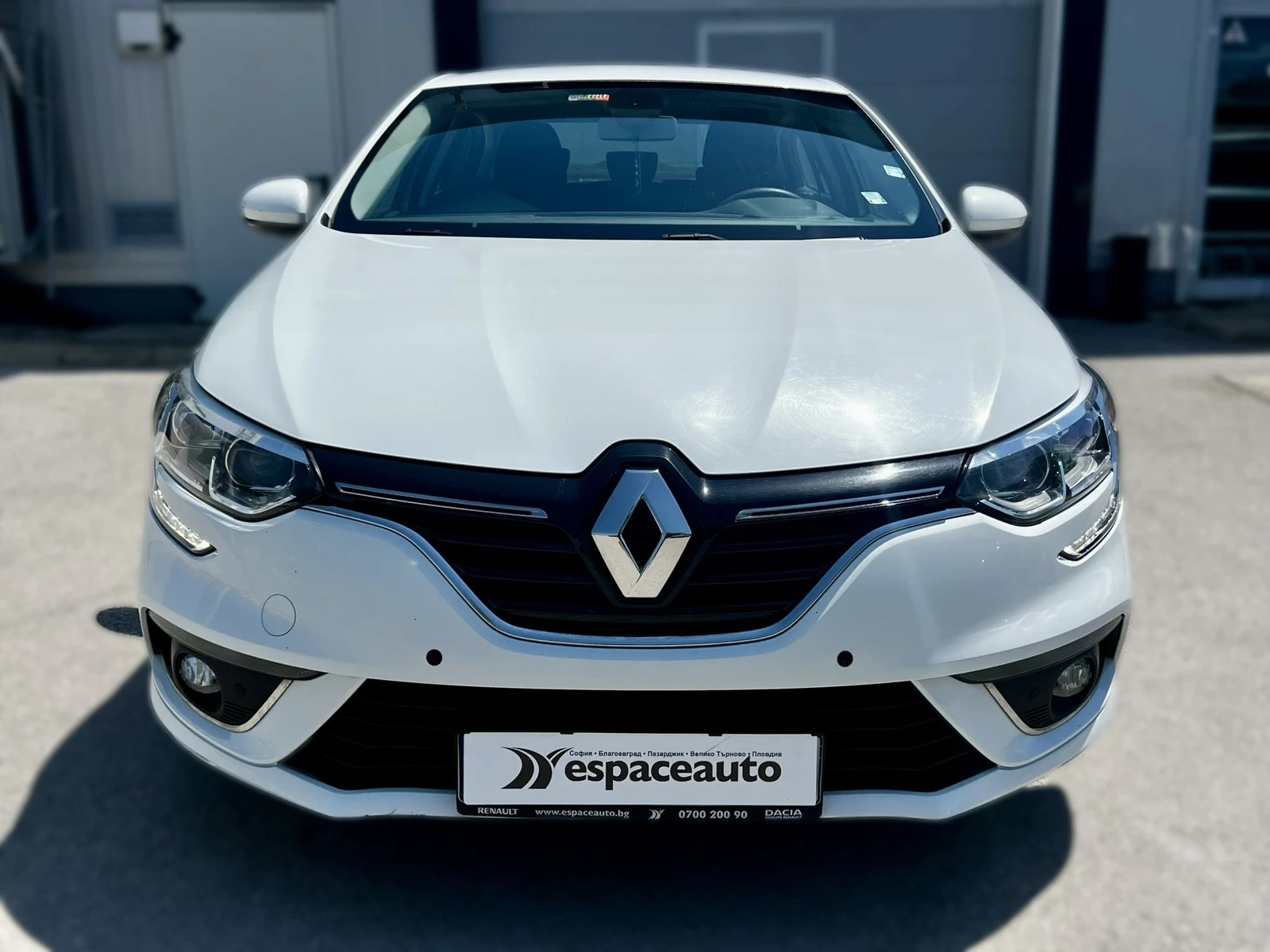 Renault Megane Sedan 1.3 TCe / 140 к.с. - изображение 2