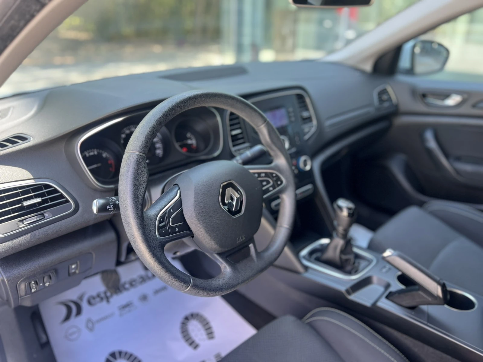 Renault Megane Sedan 1.3 TCe / 140 к.с. - изображение 8