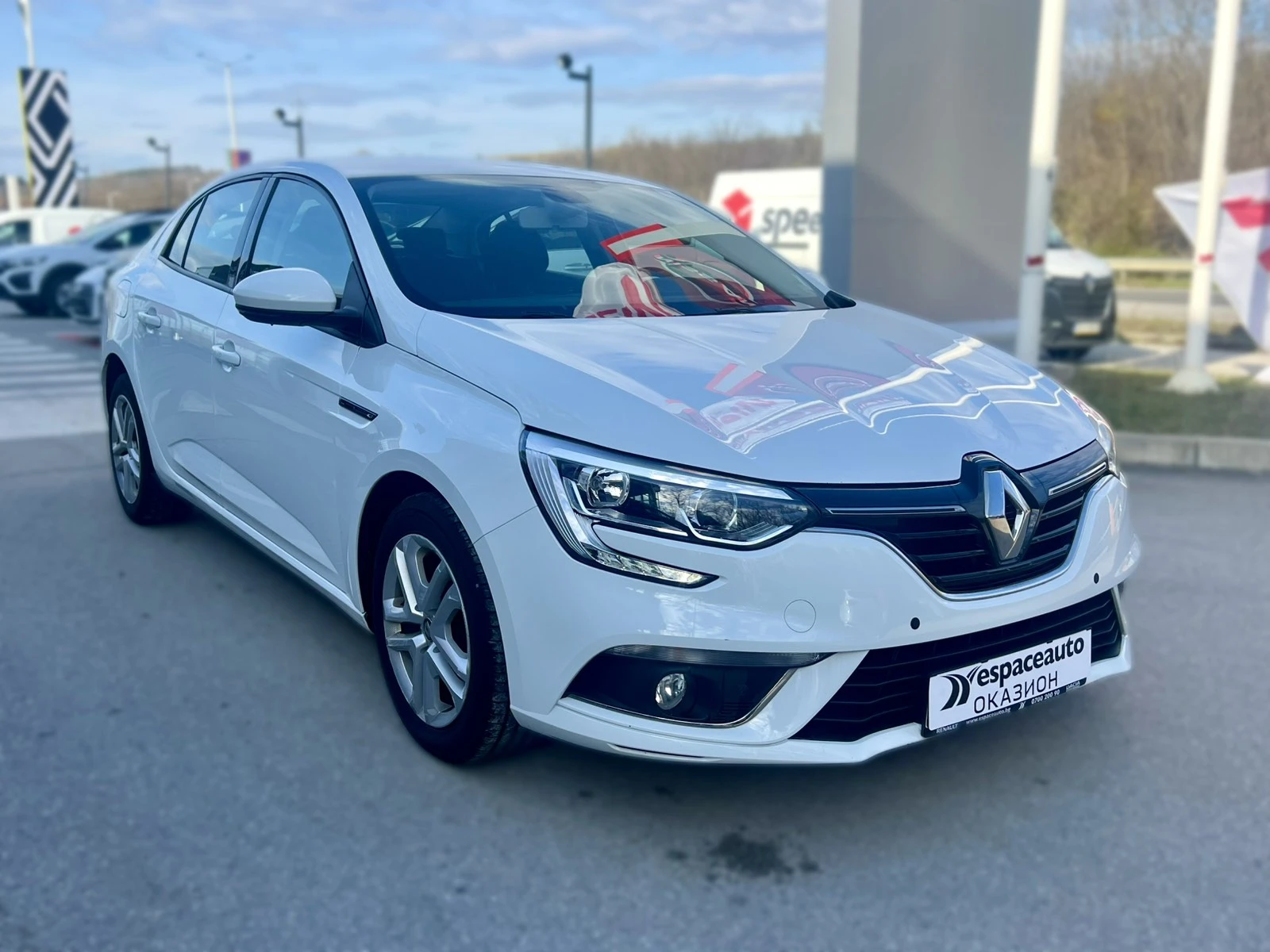 Renault Megane Sedan 1.3 TCe / 140 к.с. - изображение 3