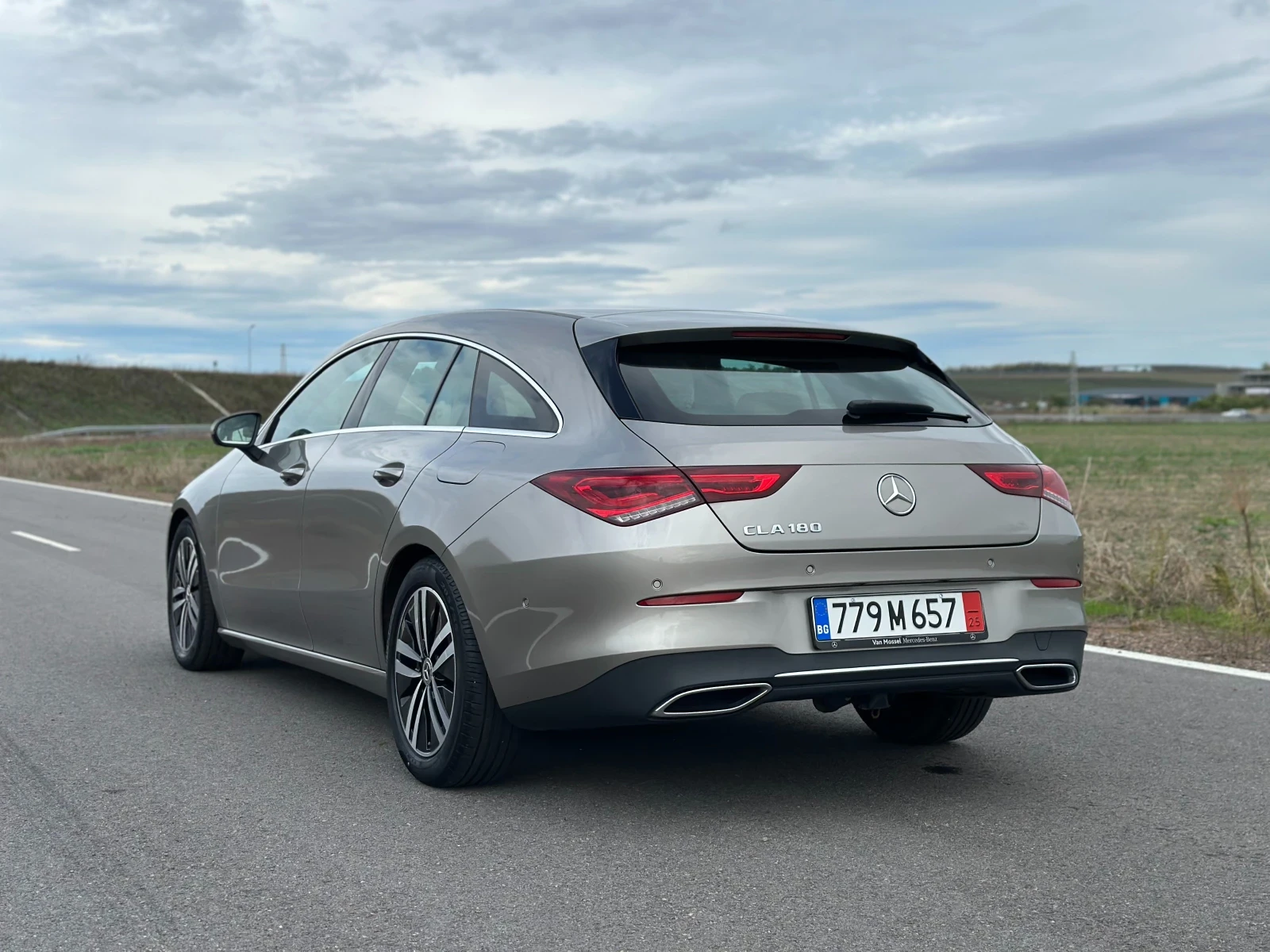 Mercedes-Benz CLA 180 Shooting Brake * Carplay * Widescreen * Cam * MBUX - изображение 6