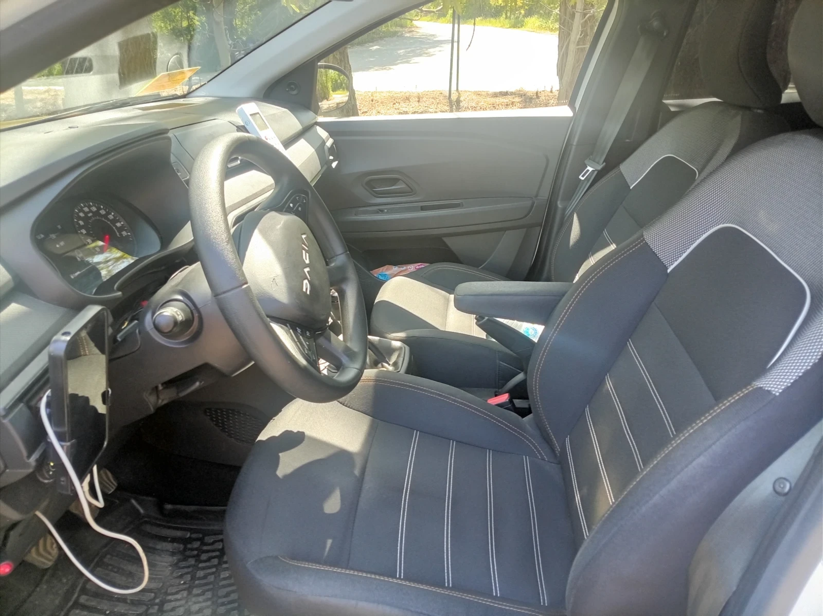 Dacia Sandero 1.0 TCE, снимка 5 - Автомобили и джипове - 53458145