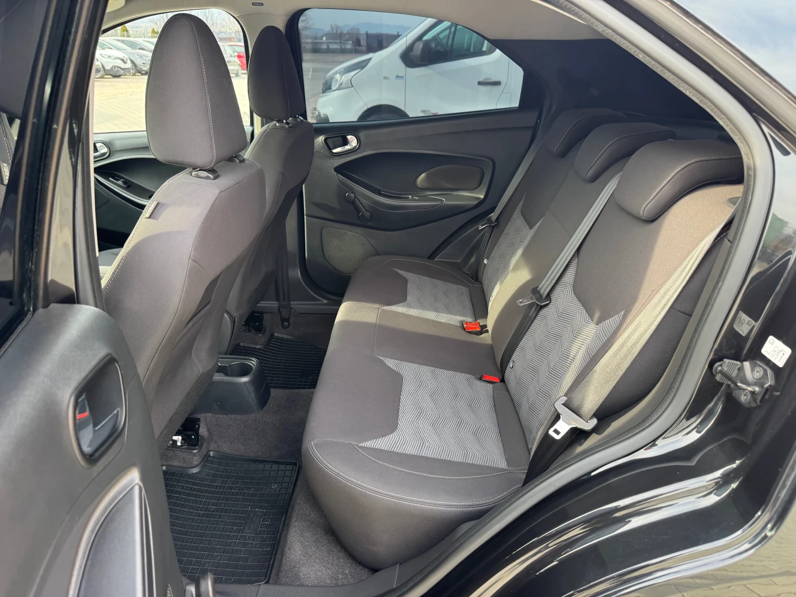 Ford Ka 1.2i EURO-6, снимка 14 - Автомобили и джипове - 53726908