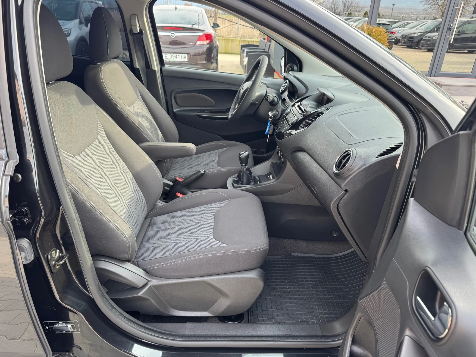 Ford Ka 1.2i EURO-6, снимка 12 - Автомобили и джипове - 53726908