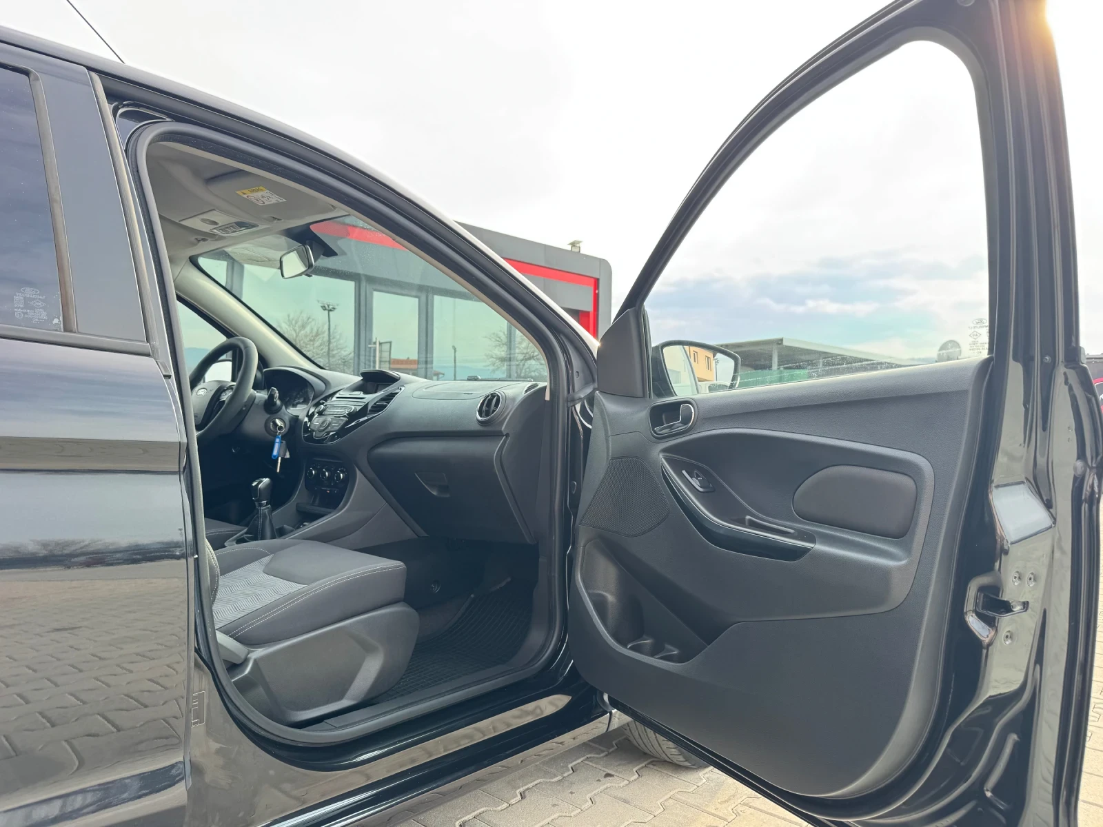 Ford Ka 1.2i EURO-6, снимка 13 - Автомобили и джипове - 53726908