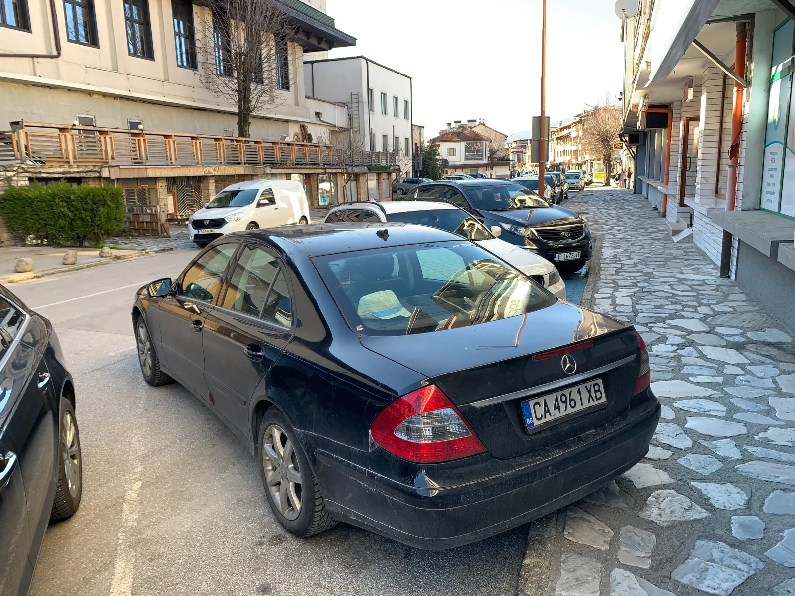 Mercedes-Benz E 200, снимка 4 - Автомобили и джипове - 54167851