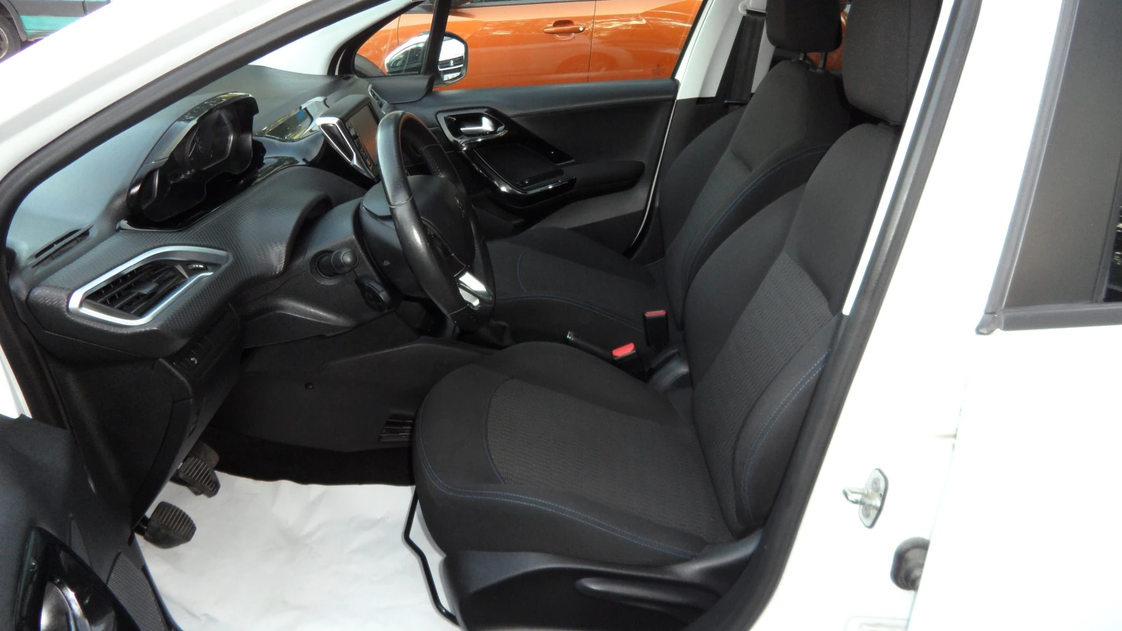 Peugeot 208 73 хил.км/EURO6 , снимка 9 - Автомобили и джипове - 55564557