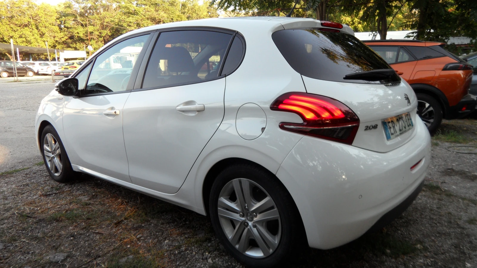 Peugeot 208 73 хил.км/EURO6 , снимка 8 - Автомобили и джипове - 55564557