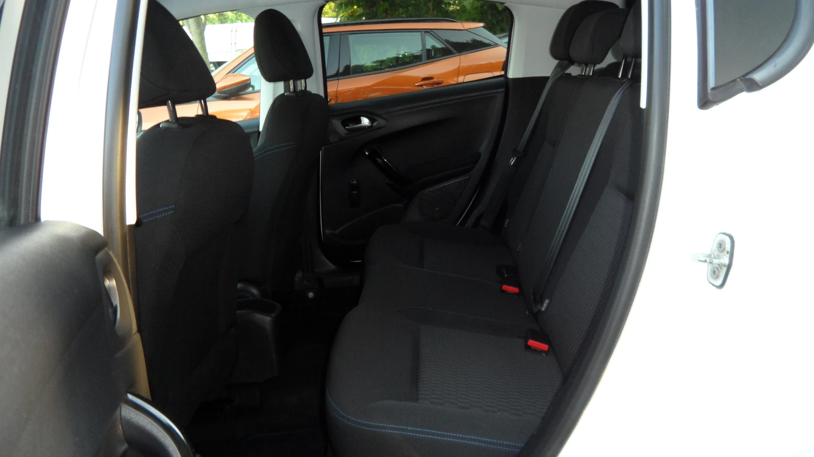 Peugeot 208 73 хил.км/EURO6 , снимка 14 - Автомобили и джипове - 55564557