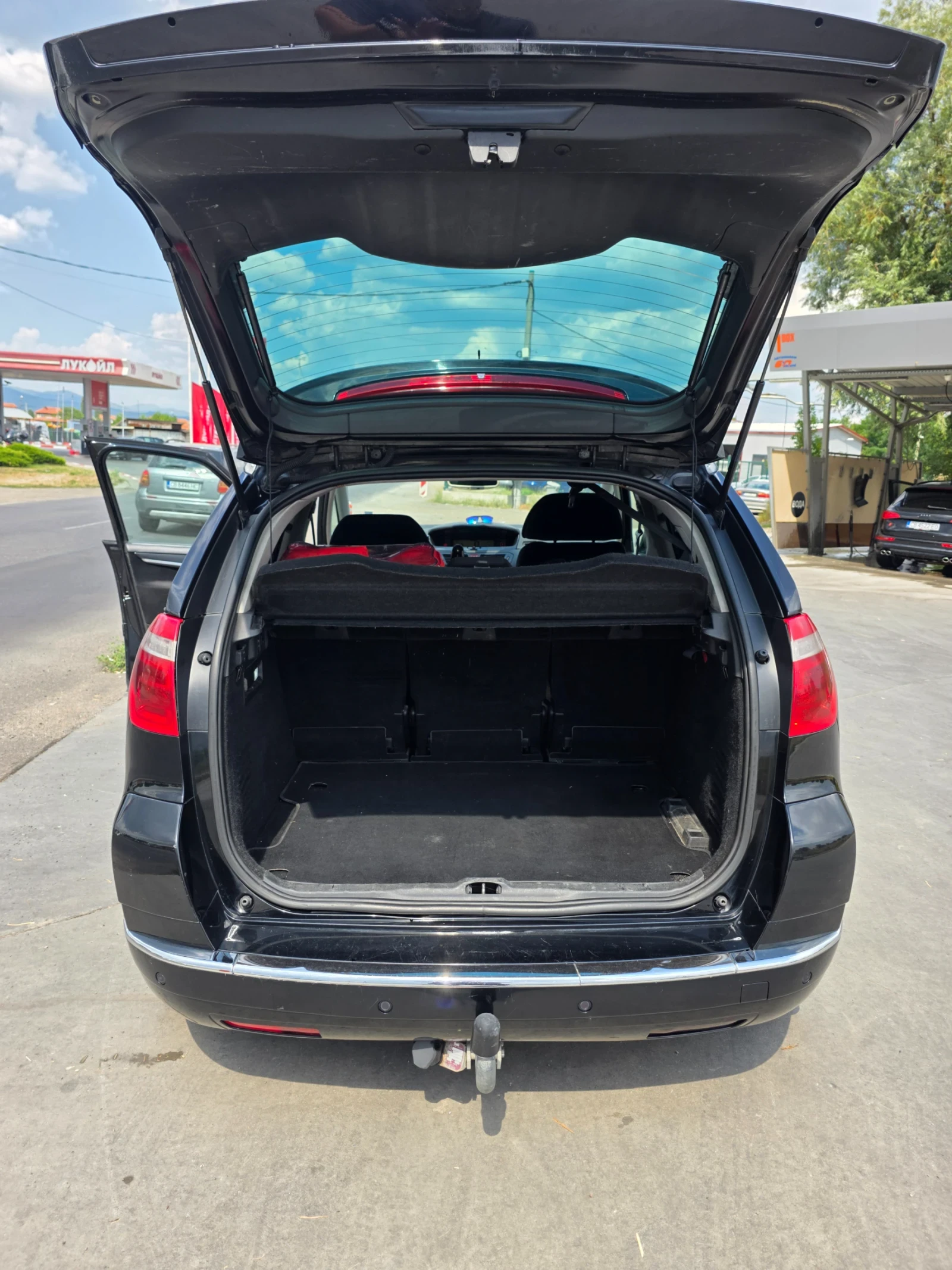 Citroen C4 Picasso, снимка 11 - Автомобили и джипове - 55597845