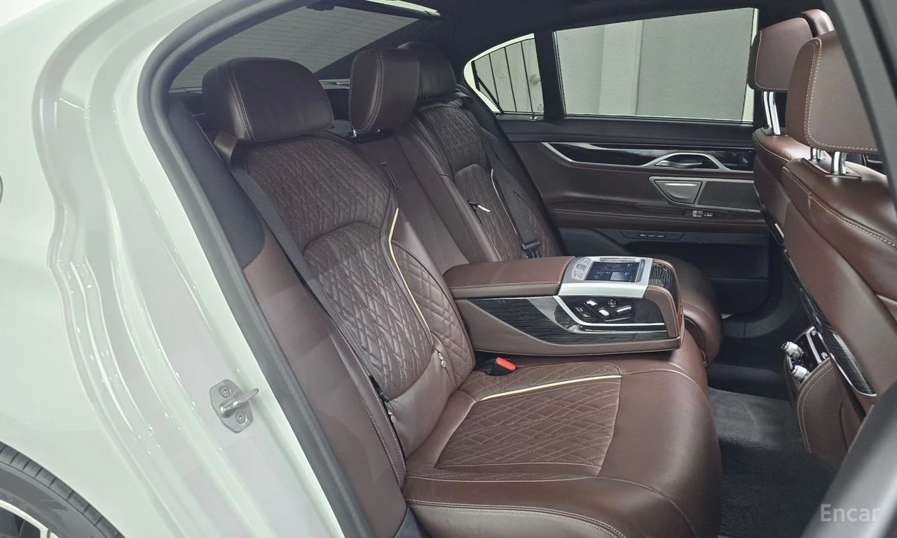 BMW 740 M* SPORT* HARMON* KARDON* ДИГИТАЛНО* ТАБЛО* 360КАМ, снимка 12 - Автомобили и джипове - 55691906