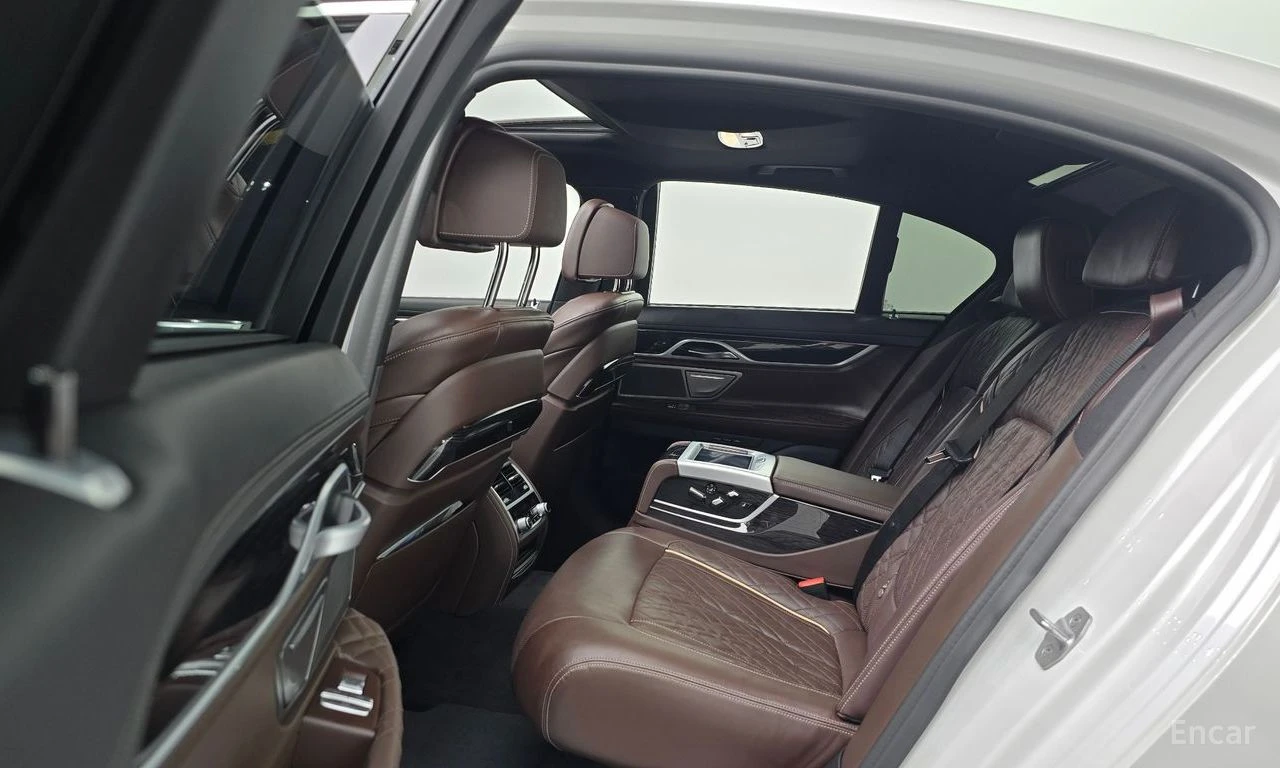 BMW 740 M* SPORT* HARMON* KARDON* ДИГИТАЛНО* ТАБЛО* 360КАМ, снимка 13 - Автомобили и джипове - 55691906