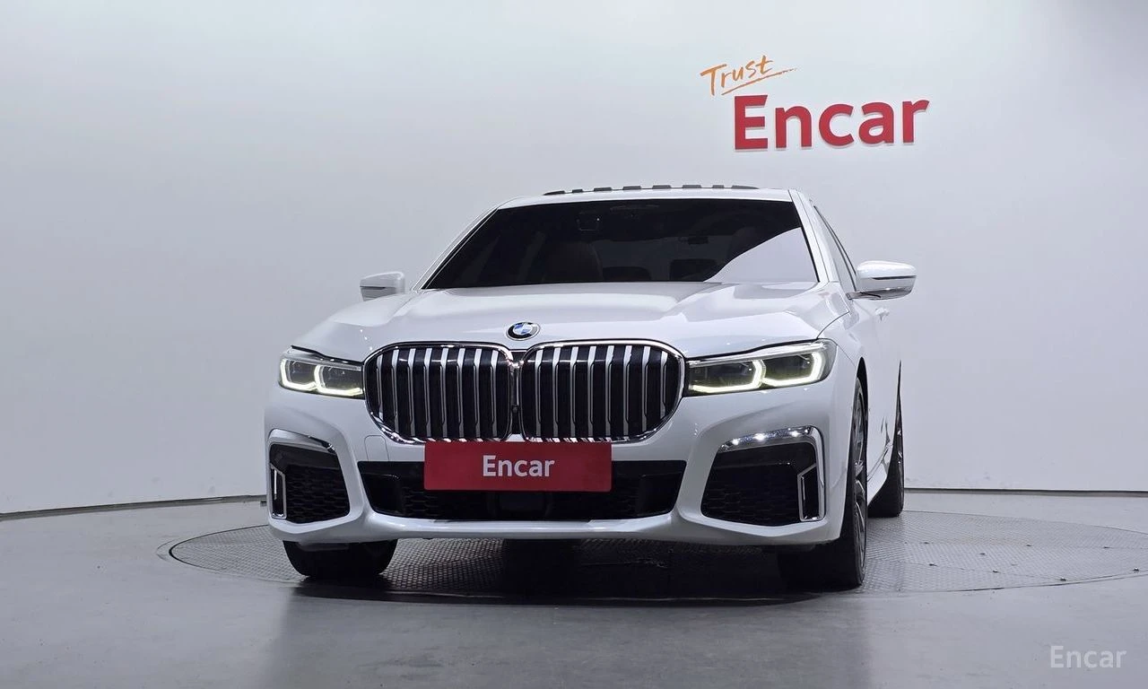 BMW 740 M* SPORT* HARMON* KARDON* ДИГИТАЛНО* ТАБЛО* 360КАМ, снимка 3 - Автомобили и джипове - 55691906