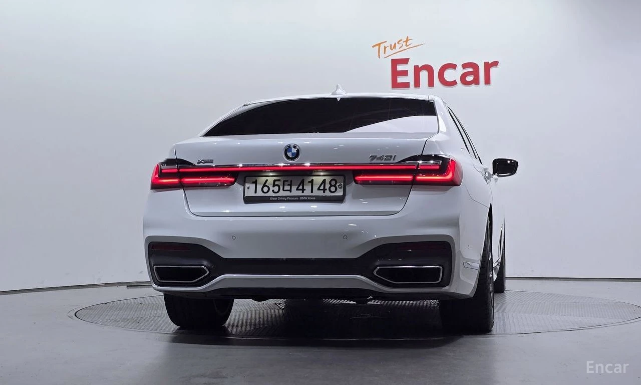 BMW 740 M* SPORT* HARMON* KARDON* ДИГИТАЛНО* ТАБЛО* 360КАМ, снимка 4 - Автомобили и джипове - 55691906