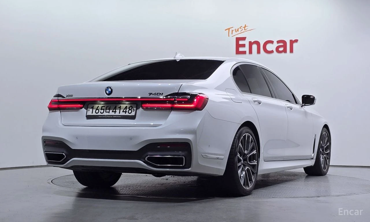 BMW 740 M* SPORT* HARMON* KARDON* ДИГИТАЛНО* ТАБЛО* 360КАМ, снимка 2 - Автомобили и джипове - 55691906